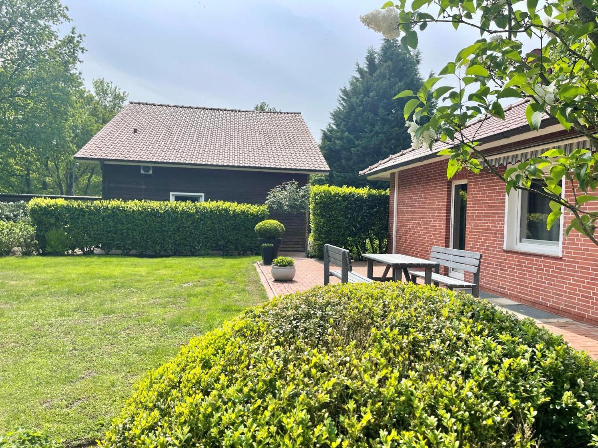 Landhaus Am Wald Mit Garten Mit 1 Schlafnische Und 1 Schlafzimmer Аурих Екстериор снимка