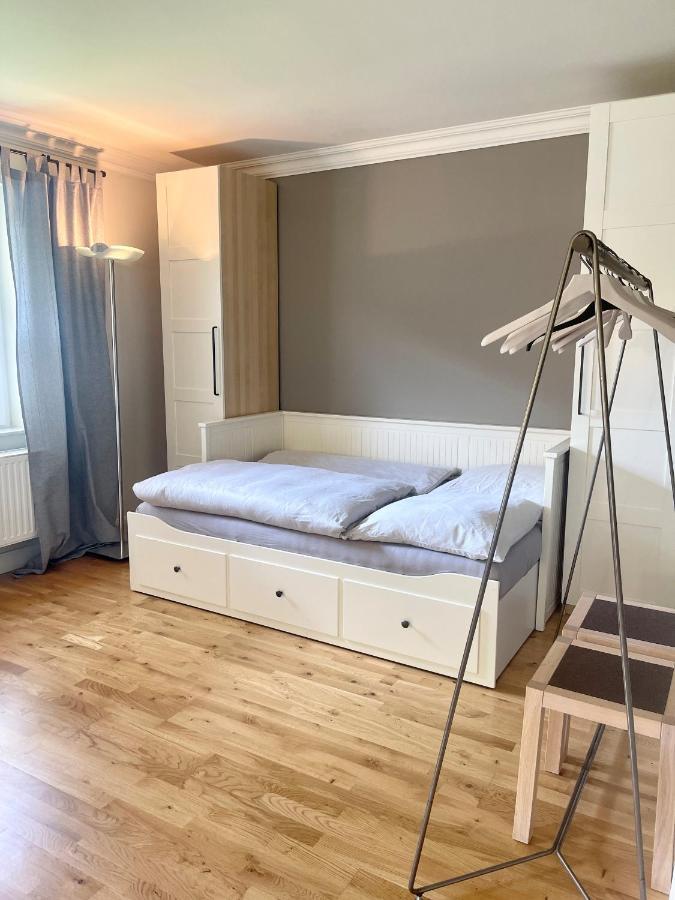 Landhaus Am Wald Mit Garten Mit 1 Schlafnische Und 1 Schlafzimmer Аурих Екстериор снимка